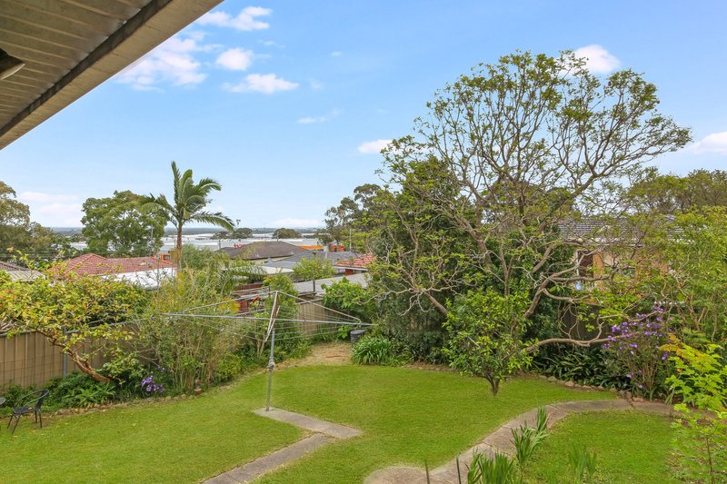 Photo - 3 Saric Avenue, Georges Hall NSW 2198 - Image 10