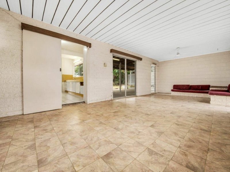 Photo - 3 Sayre Crescent, Boyne Island QLD 4680 - Image 6