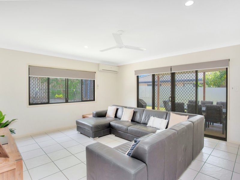 Photo - 3 Schneid Street, Mudgeeraba QLD 4213 - Image 6