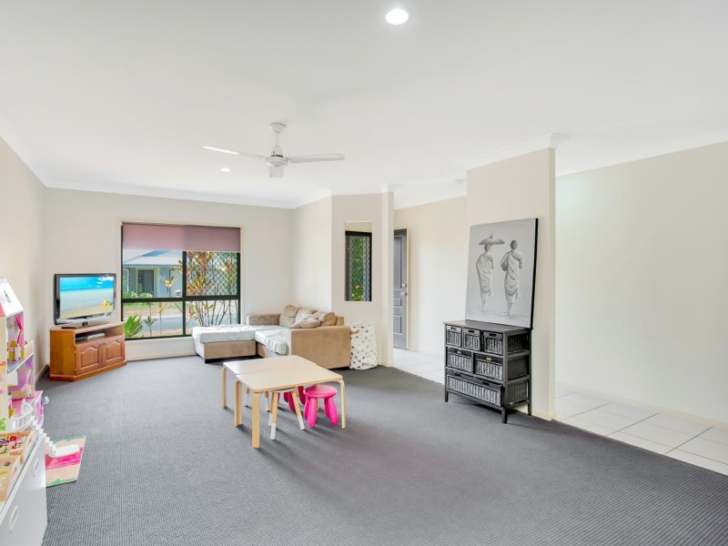 Photo - 3 Schneid Street, Mudgeeraba QLD 4213 - Image 7