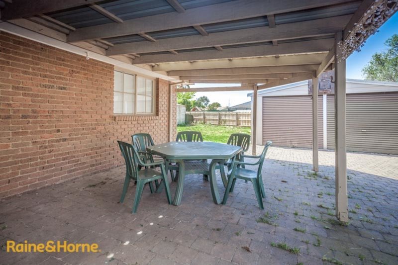 Photo - 3 Scullin Court, Sunbury VIC 3429 - Image 4