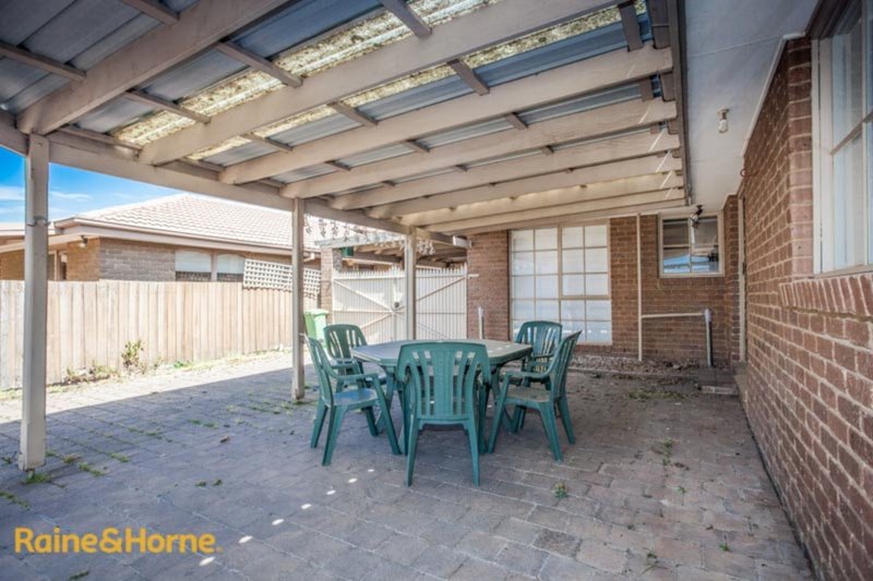 Photo - 3 Scullin Court, Sunbury VIC 3429 - Image 5