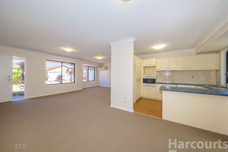 Photo - 3 Seabreeze Ct , Sandstone Point QLD 4511 - Image 4