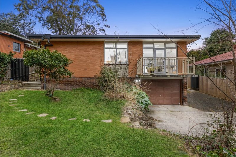 Photo - 3 Seaton Court, Mount Waverley VIC 3149 - Image 1