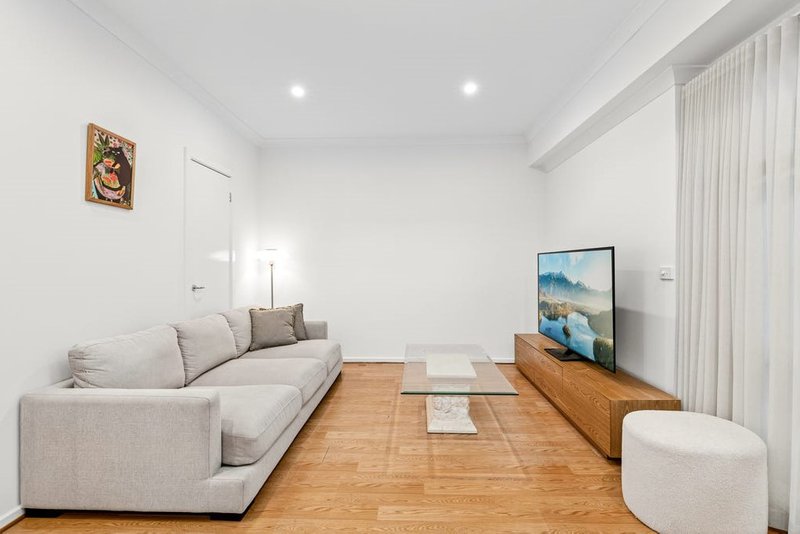 Photo - 3 Seaton Court, Mount Waverley VIC 3149 - Image 5