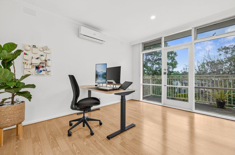 Photo - 3 Seaton Court, Mount Waverley VIC 3149 - Image 6