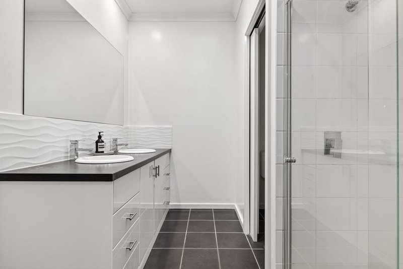 Photo - 3 Seaton Court, Mount Waverley VIC 3149 - Image 7