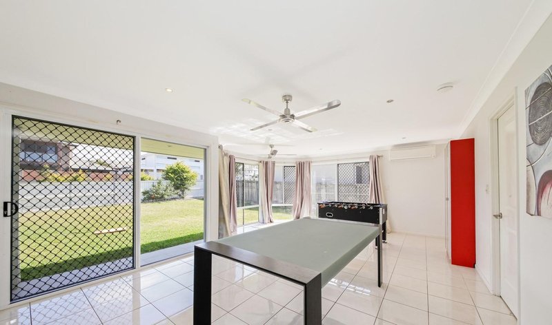 Photo - 3 Seeana Crescent, Bridgeman Downs QLD 4035 - Image 3