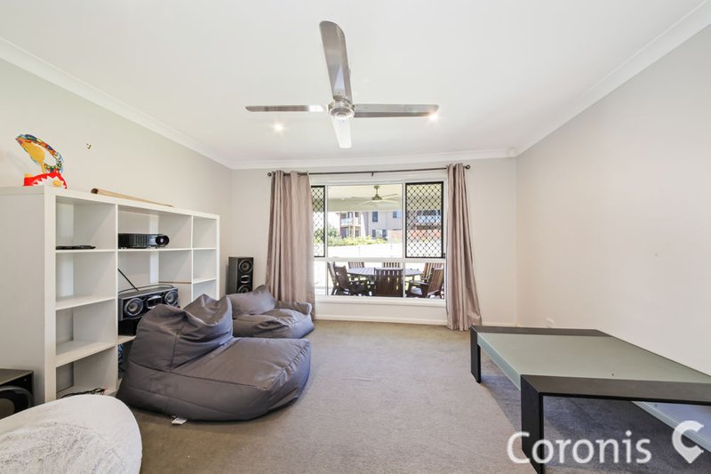 Photo - 3 Seeana Crescent, Bridgeman Downs QLD 4035 - Image 4