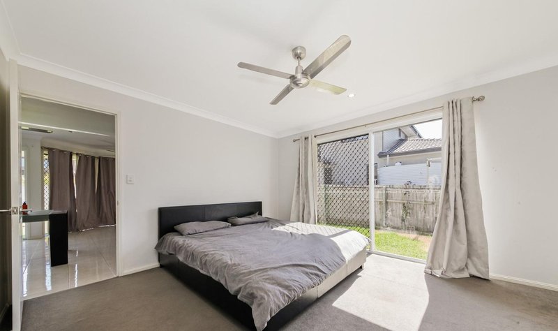 Photo - 3 Seeana Crescent, Bridgeman Downs QLD 4035 - Image 6