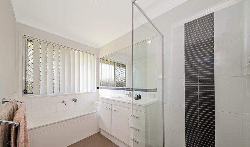 Photo - 3 Seeana Crescent, Bridgeman Downs QLD 4035 - Image 10