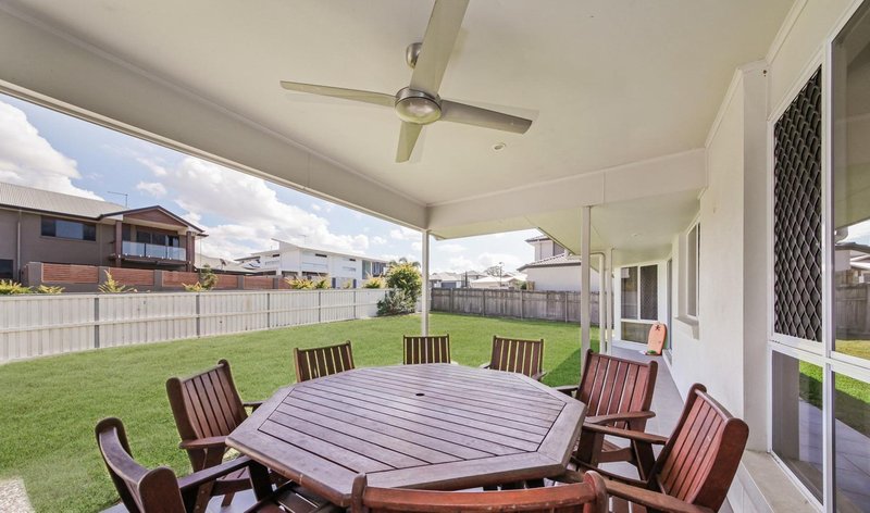 Photo - 3 Seeana Crescent, Bridgeman Downs QLD 4035 - Image 11