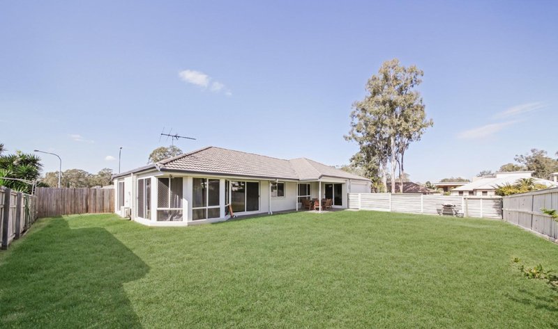Photo - 3 Seeana Crescent, Bridgeman Downs QLD 4035 - Image 12