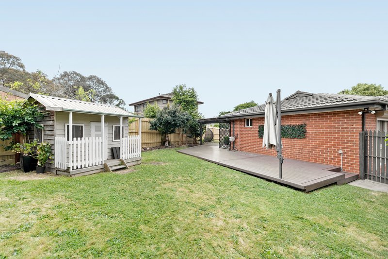 Photo - 3 Selborne Close, Wantirna VIC 3152 - Image 6