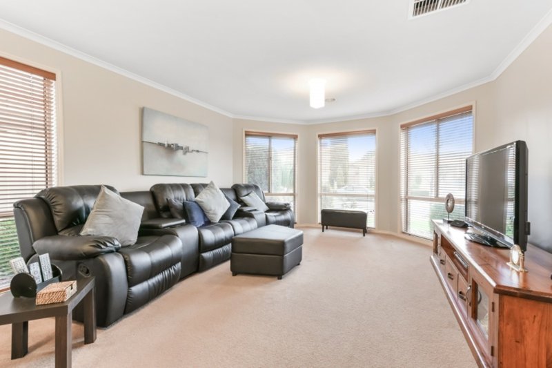 Photo - 3 Selbourne Avenue, Werribee VIC 3030 - Image 6