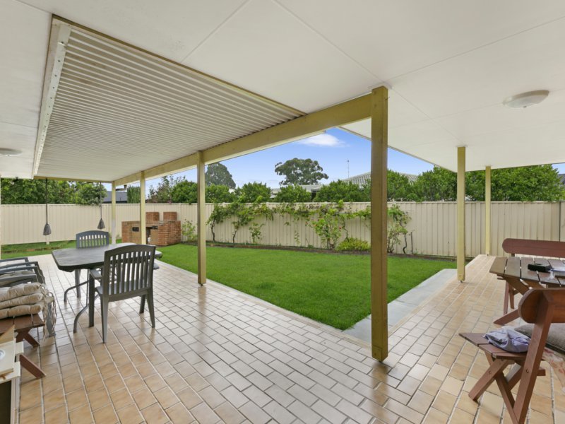 Photo - 3 Seriema Street, Burleigh Waters QLD 4220 - Image 4