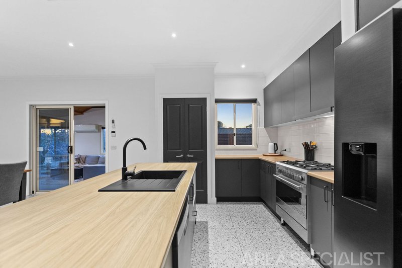 Photo - 3 Serra Close, Langwarrin VIC 3910 - Image 3