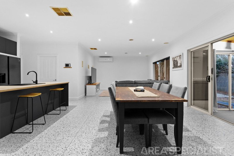 Photo - 3 Serra Close, Langwarrin VIC 3910 - Image 4
