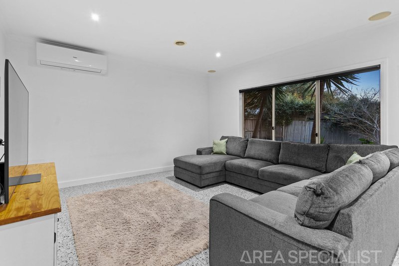 Photo - 3 Serra Close, Langwarrin VIC 3910 - Image 5
