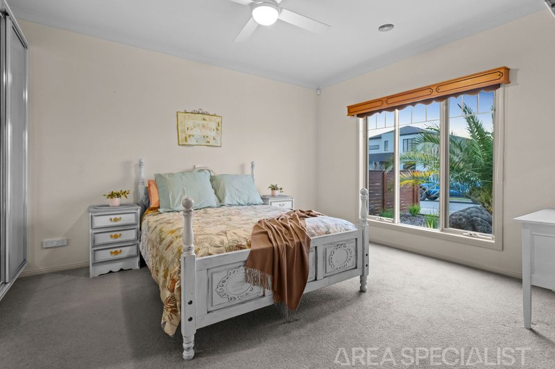 Photo - 3 Serra Close, Langwarrin VIC 3910 - Image 6