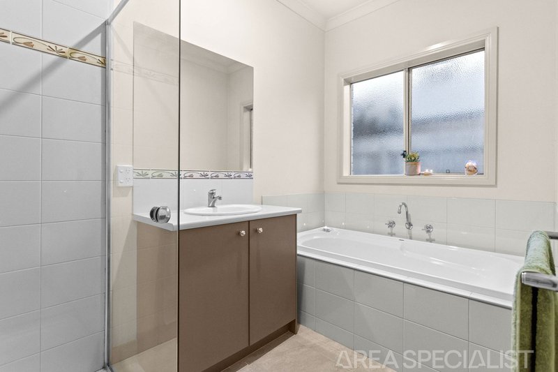 Photo - 3 Serra Close, Langwarrin VIC 3910 - Image 13
