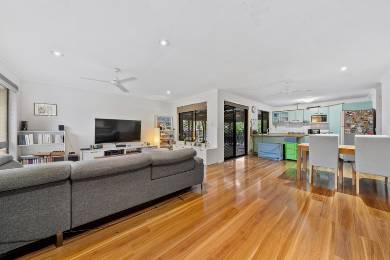 Photo - 3 Settler Place, Edens Landing QLD 4207 - Image 3