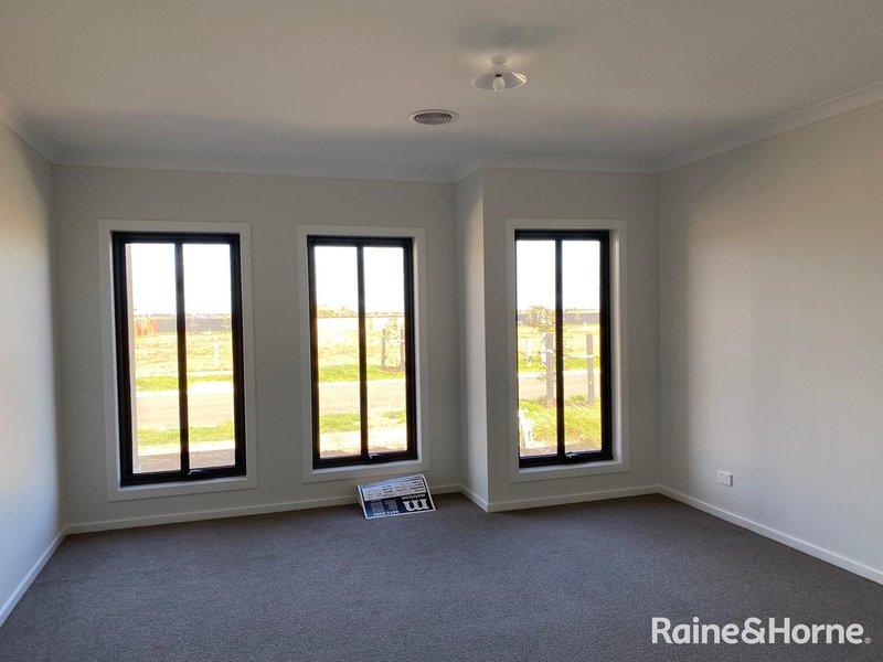 Photo - 3 Shallow Street, (Mambourin) , Wyndham Vale VIC 3024 - Image 5