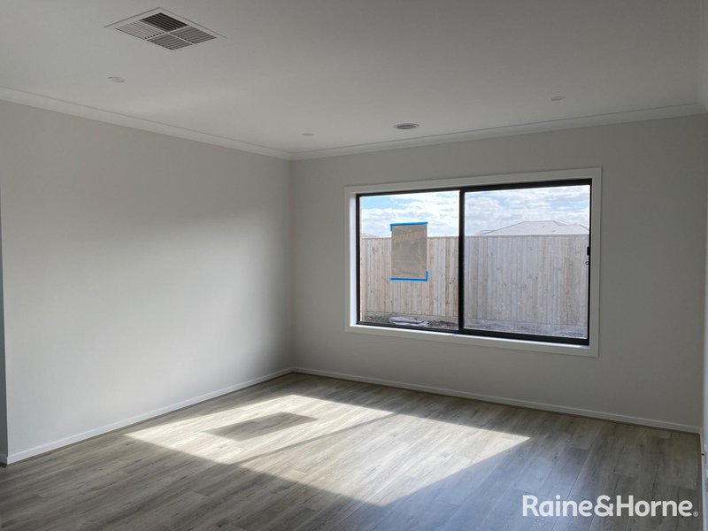 Photo - 3 Shallow Street, (Mambourin) , Wyndham Vale VIC 3024 - Image 7