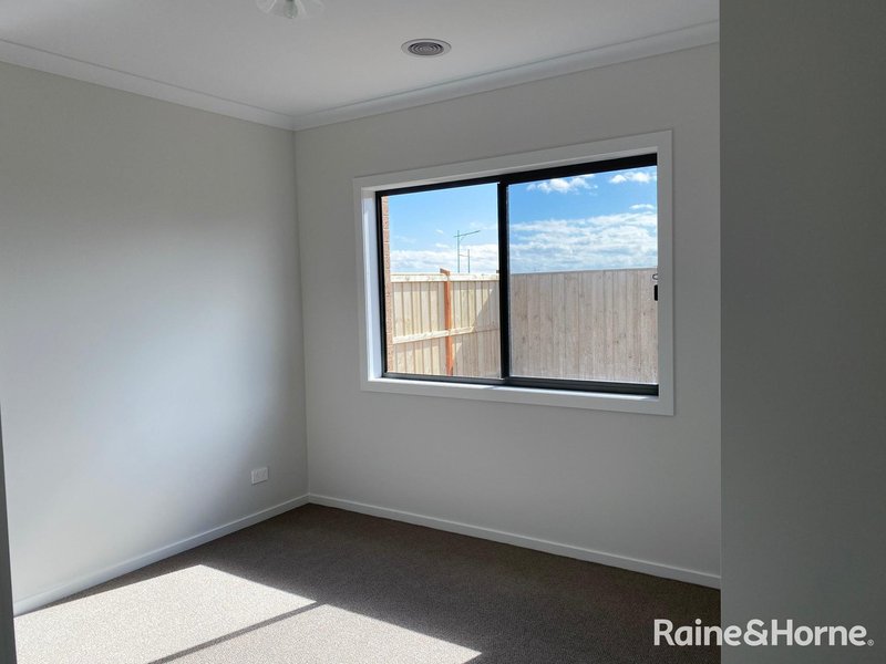 Photo - 3 Shallow Street, (Mambourin) , Wyndham Vale VIC 3024 - Image 8