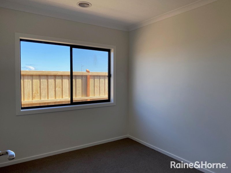 Photo - 3 Shallow Street, (Mambourin) , Wyndham Vale VIC 3024 - Image 9