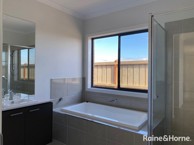 Photo - 3 Shallow Street, (Mambourin) , Wyndham Vale VIC 3024 - Image 10