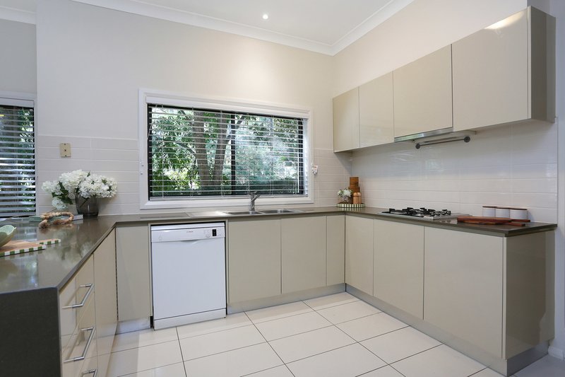 Photo - 3 Sherbrooke Crescent, Castle Hill NSW 2154 - Image 4