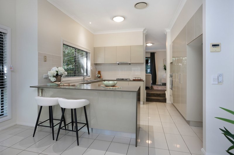 Photo - 3 Sherbrooke Crescent, Castle Hill NSW 2154 - Image 5