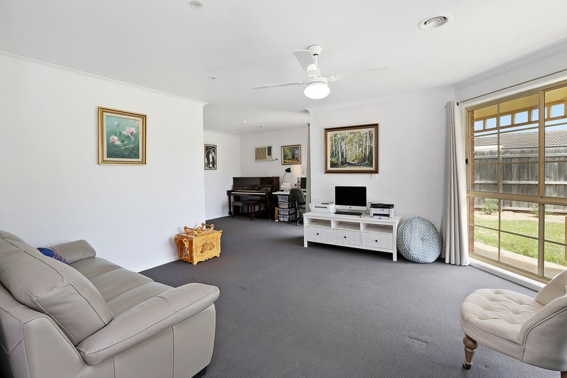 Photo - 3 Sherwood Grove, Lara VIC 3212 - Image 2