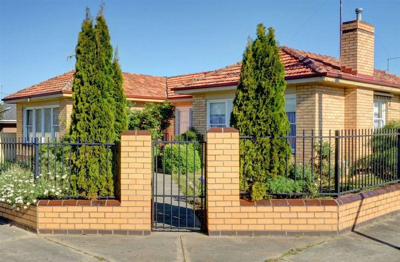 Photo - 3 Sherwood Street, Wendouree VIC 3355 - Image 9