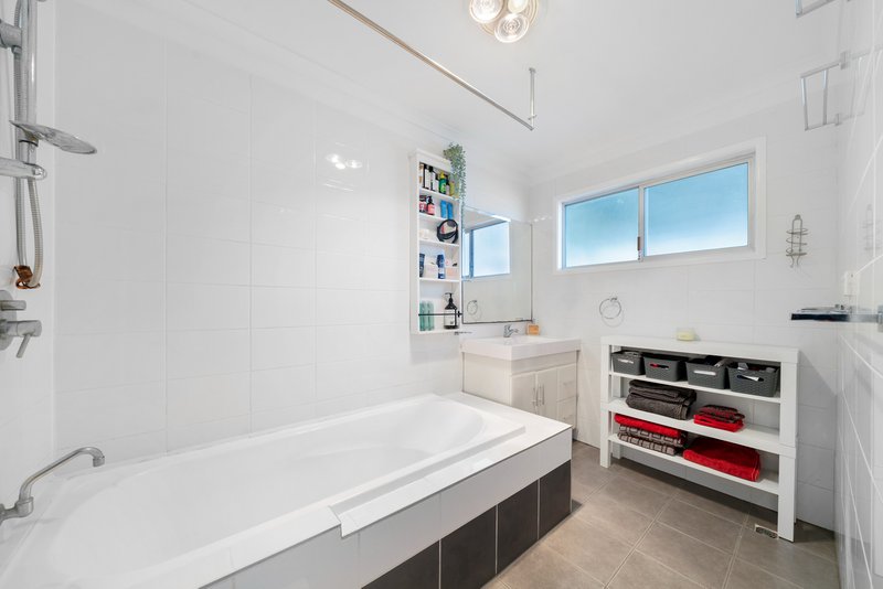 Photo - 3 Short Street, Loganlea QLD 4131 - Image 12