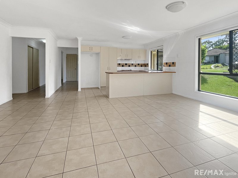 Photo - 3 Siffleet Street, Bellbird Park QLD 4300 - Image 7