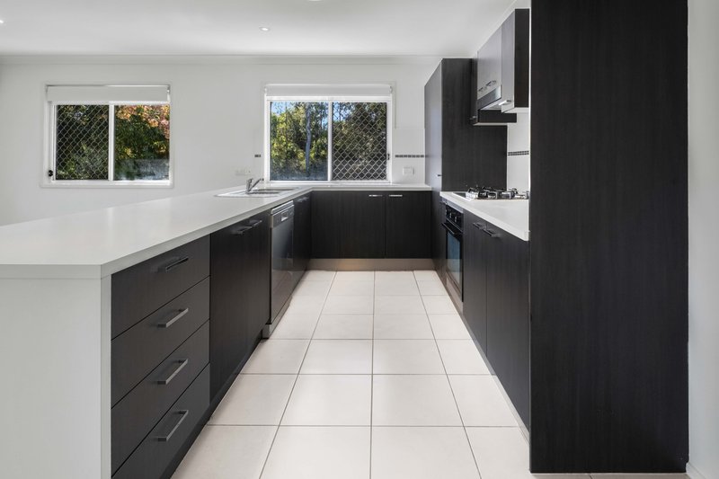Photo - 3 Silver Dawn Crescent, Oxenford QLD 4210 - Image 3