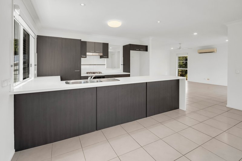 Photo - 3 Silver Dawn Crescent, Oxenford QLD 4210 - Image 4