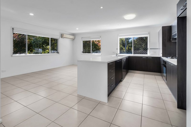 Photo - 3 Silver Dawn Crescent, Oxenford QLD 4210 - Image 5