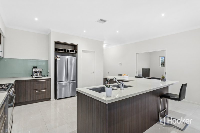 Photo - 3 Silverbay Avenue, Point Cook VIC 3030 - Image 9