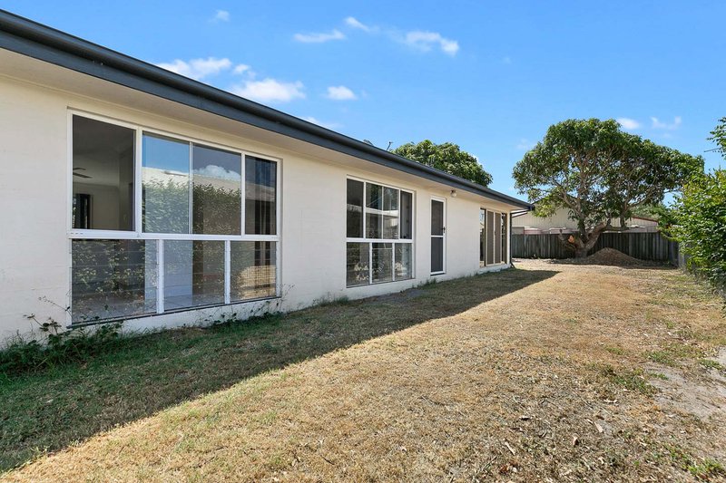 Photo - 3 Simpson Street, Burrum Heads QLD 4659 - Image 16