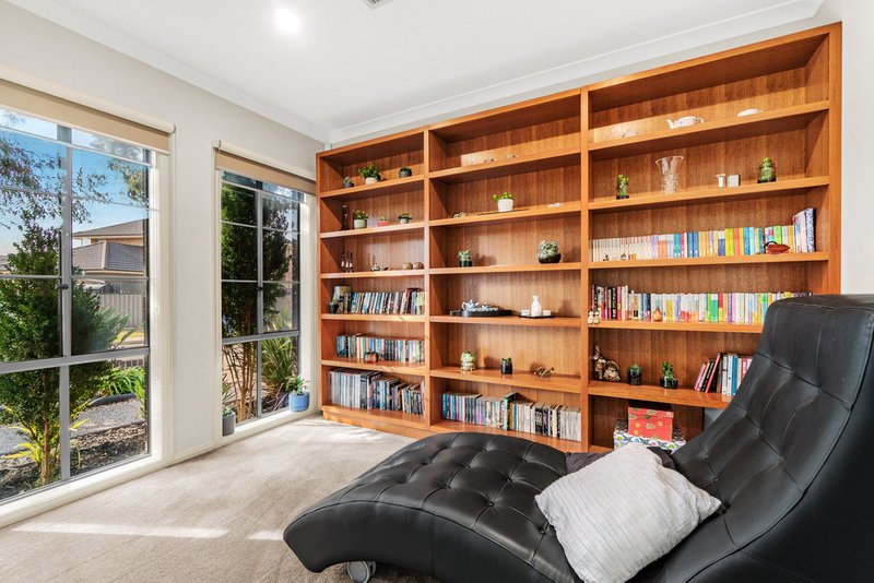 Photo - 3 Sinclair Green, Derrimut VIC 3026 - Image 3