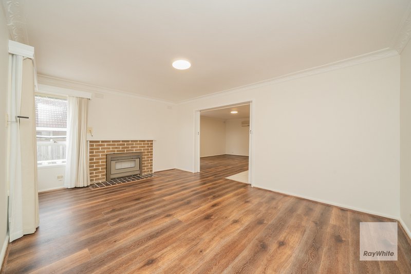 Photo - 3 Sitar Court, Burwood East VIC 3151 - Image 5