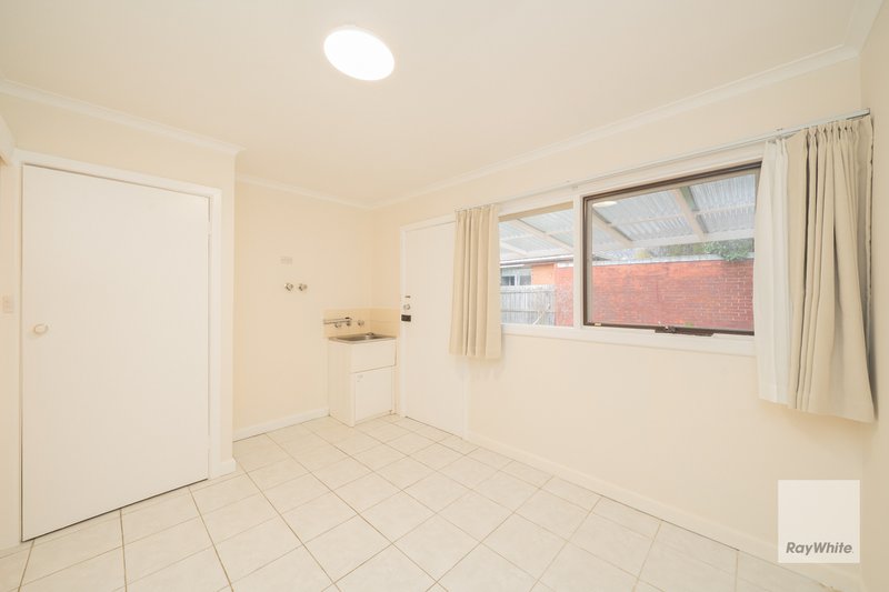 Photo - 3 Sitar Court, Burwood East VIC 3151 - Image 10