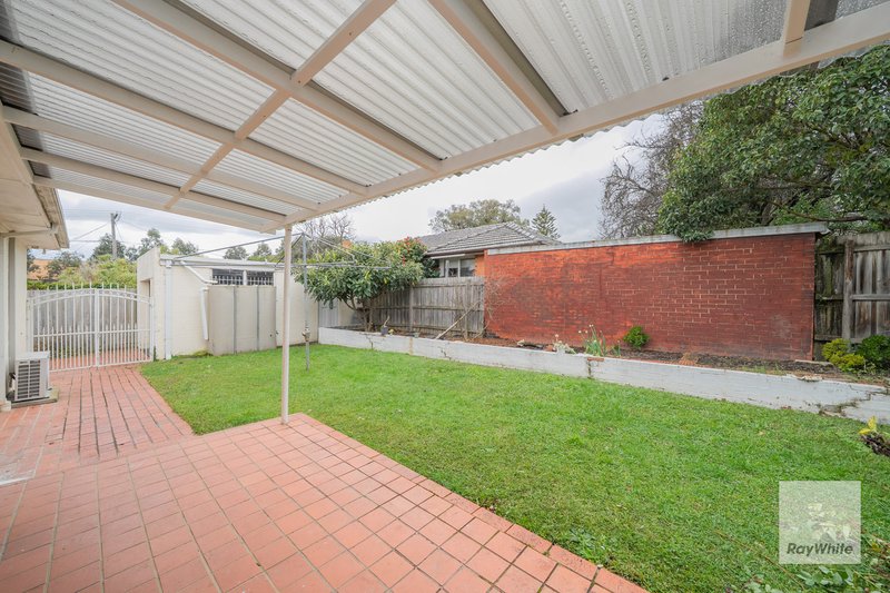 Photo - 3 Sitar Court, Burwood East VIC 3151 - Image 11