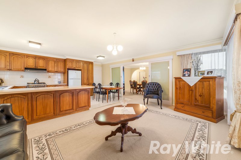 Photo - 3 Sitar Court, Burwood East VIC 3151 - Image 2