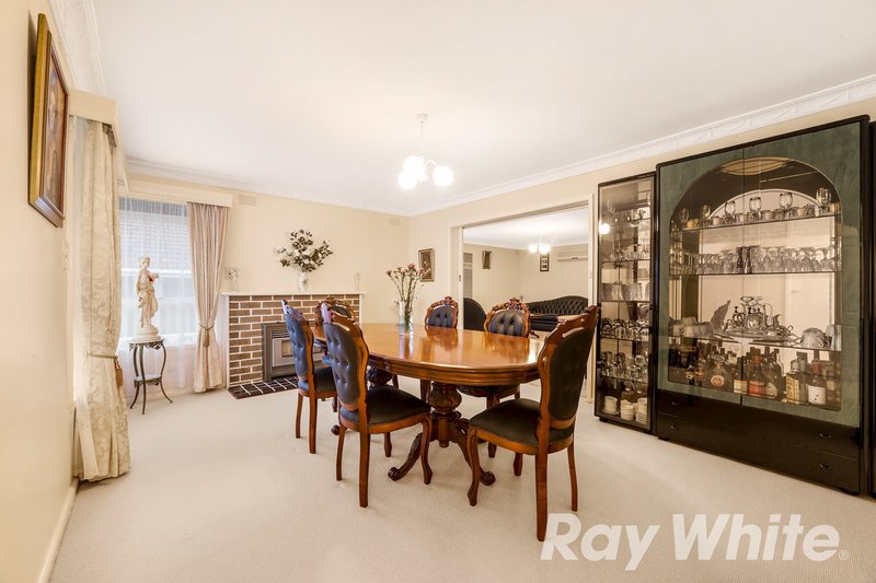 Photo - 3 Sitar Court, Burwood East VIC 3151 - Image 3