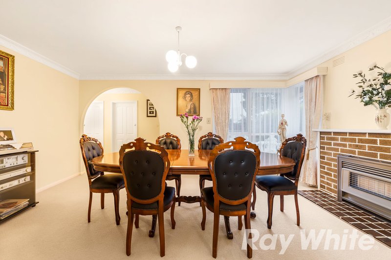 Photo - 3 Sitar Court, Burwood East VIC 3151 - Image 4