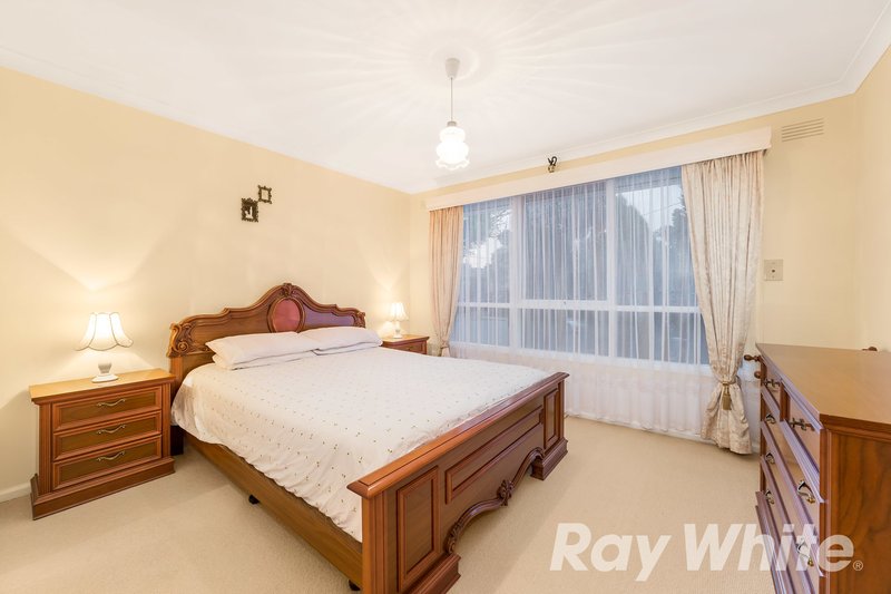 Photo - 3 Sitar Court, Burwood East VIC 3151 - Image 8